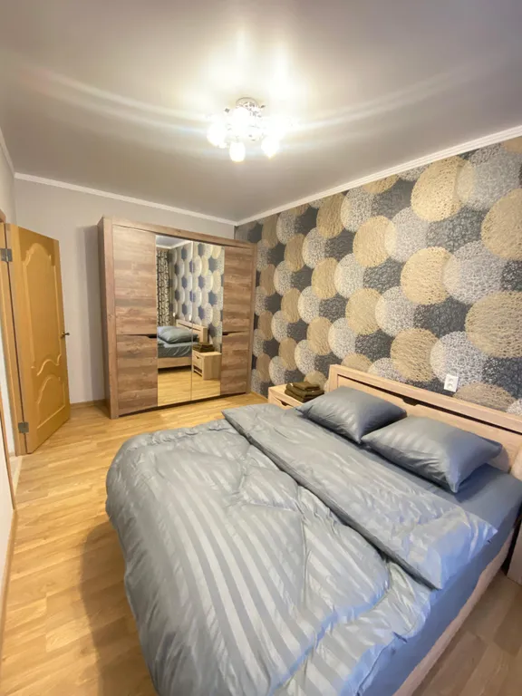 Большой двухэтажный дом