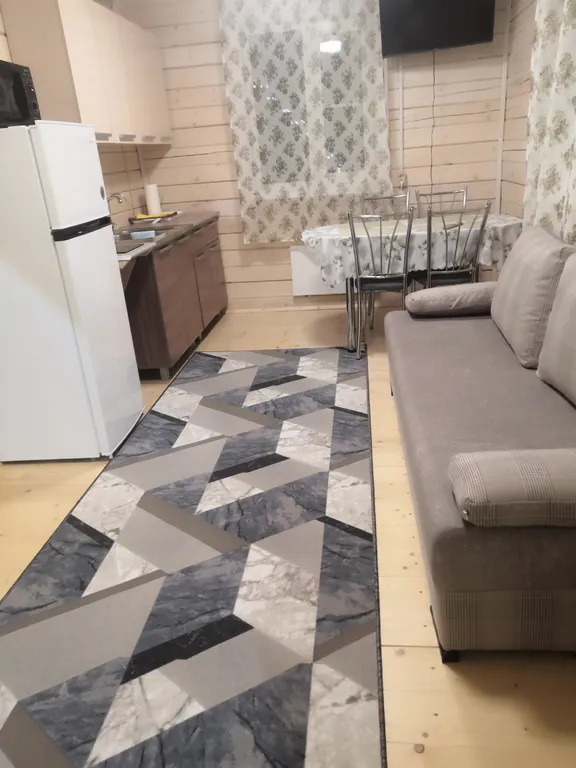 Домик с балконом