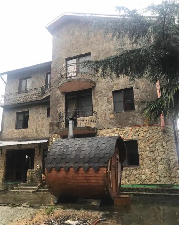 Дом-замок на море