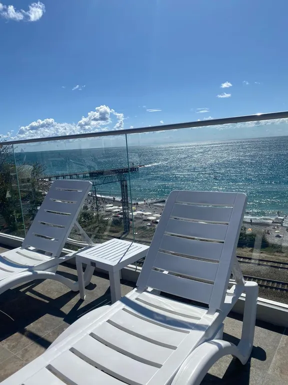 Дизайнерская студия в двух шагах от моря с бассейном