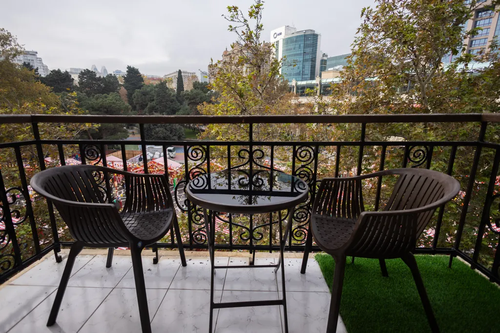 2 спальни + гостиная, прямой балкон с видом на гору Таргова