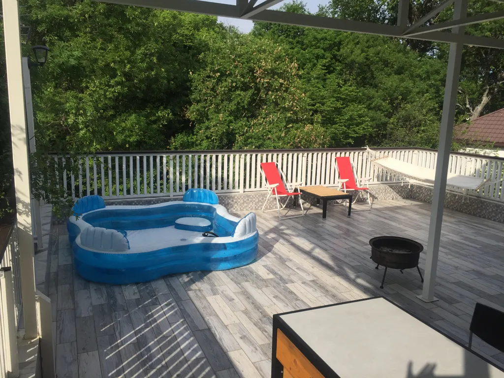 Студия комфорт на земле с двором, парковкой