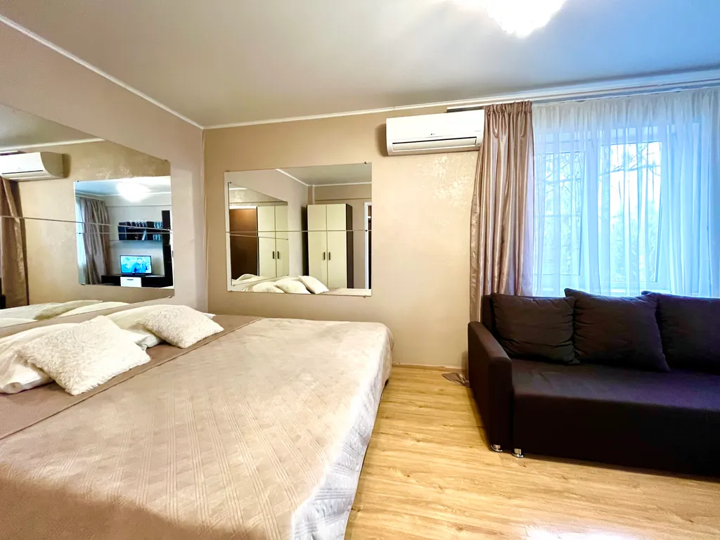 Уютная квартира с зеркалами