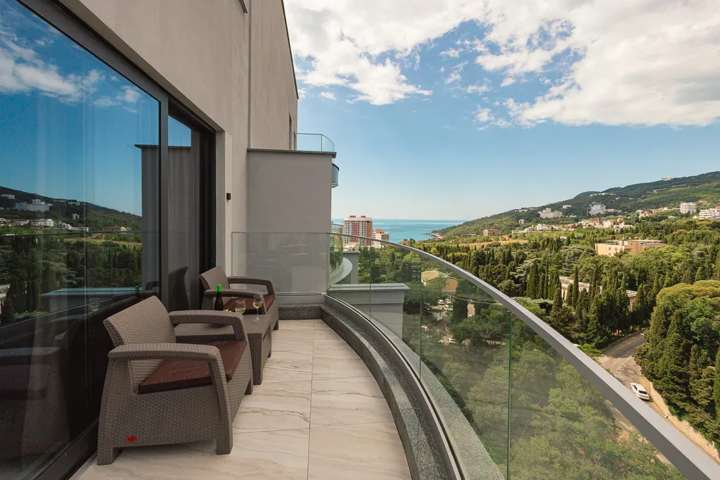 Эксклюзивная квартира с лучшим видом в приморском парке Ялты