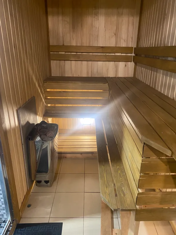 Коттедж с дизайнерской отделкой и камином