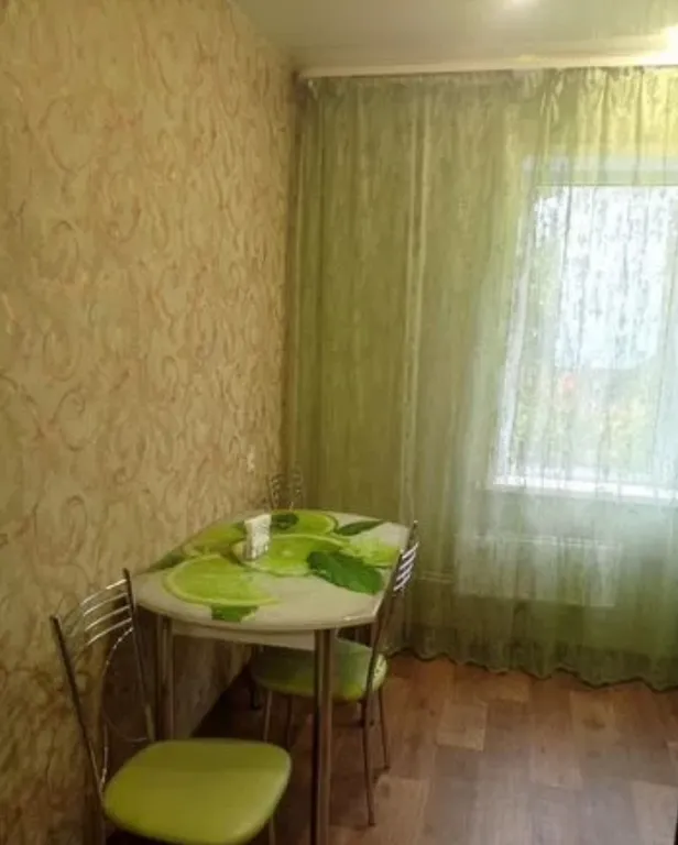 Сдается квартира в центре левобережья с двумя диванами.