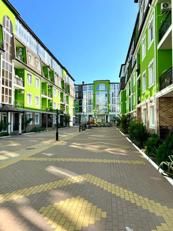 Евродвухкомнатный апартамент с балконом на первой линии