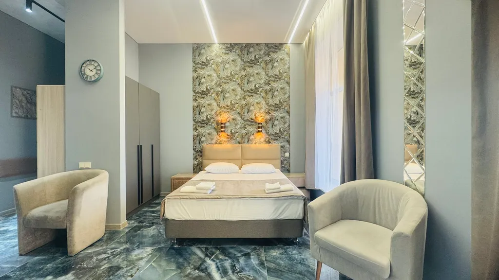 Студия скай класса в стиле модерн с панорамным видом на город