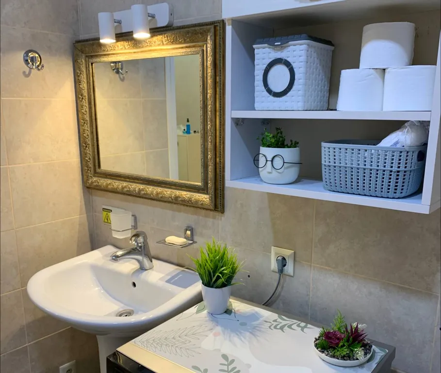 Трёхкомнатная квартира с 2 отдельными спальнями в самом центре тбилиси