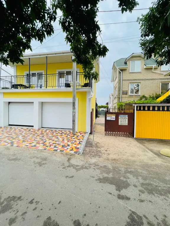 Часть дома на набережной