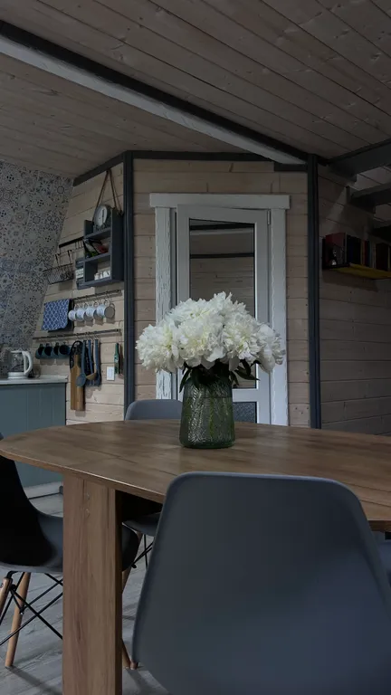 Дом А-Фрейм на берегу реки