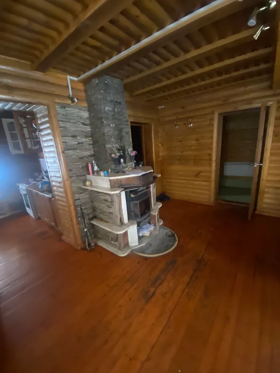 Уютный домик на берегу реки