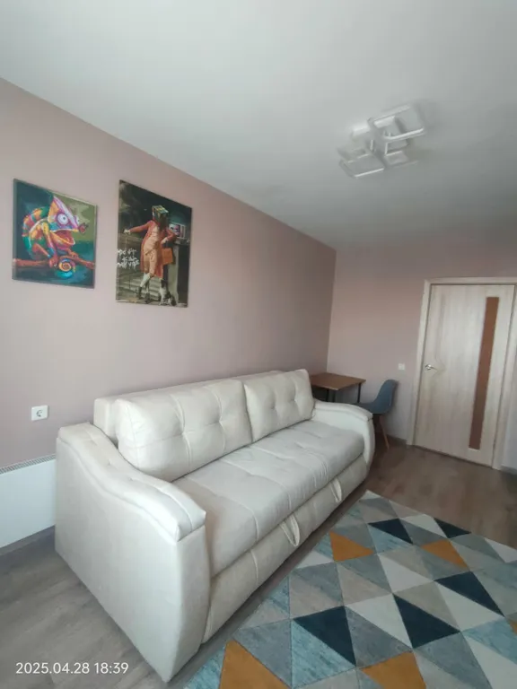 Уютная двухкомнатная квартира с видом на город и реку с 25 этажа