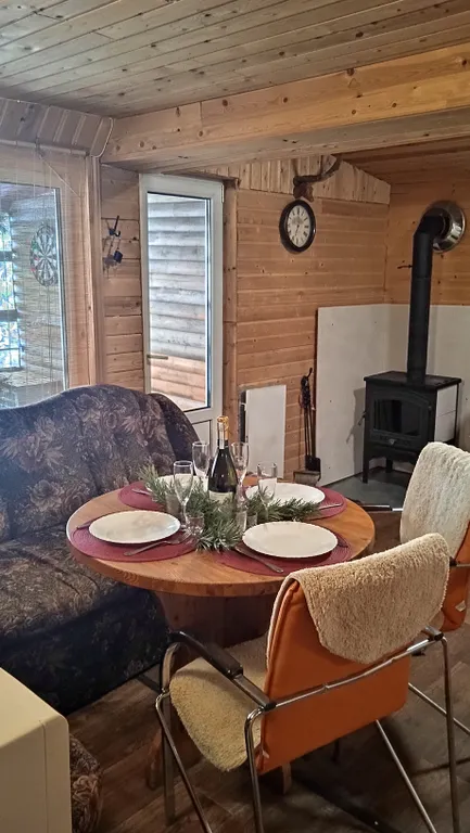 Охотничий дом с медведем на Ладоге