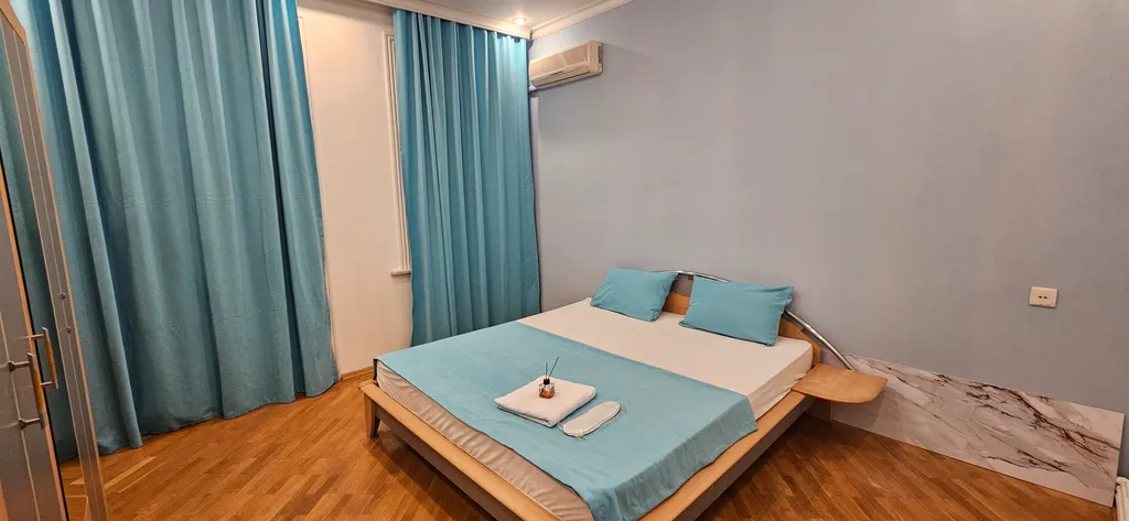 Квартира у ресторана Колорит