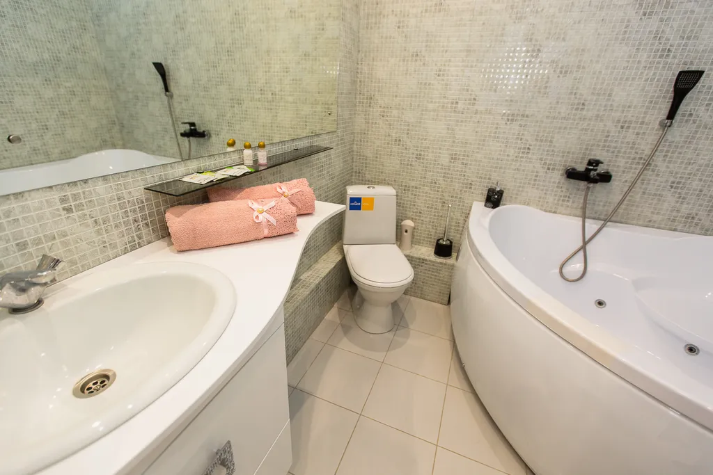 1-комнатная квартира с джакузи дизайнерским ремонтом