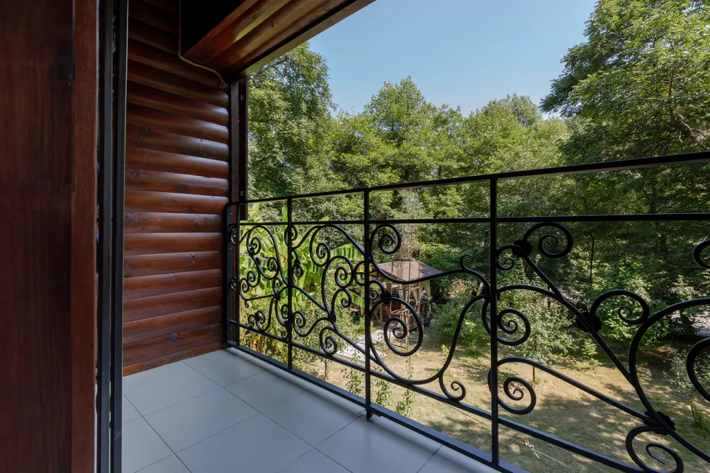 Загородный коттедж с баней и подогреваемым бассейном