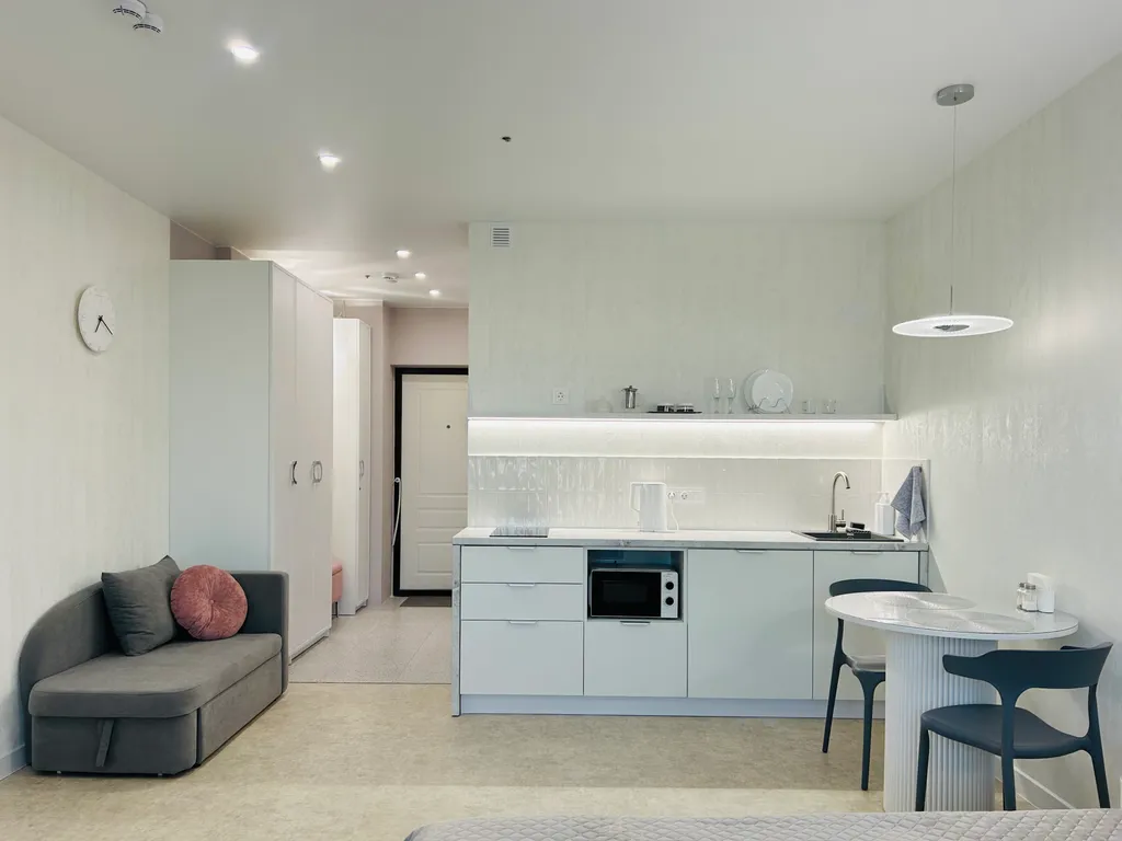 Студия Неоклассика с видом на город