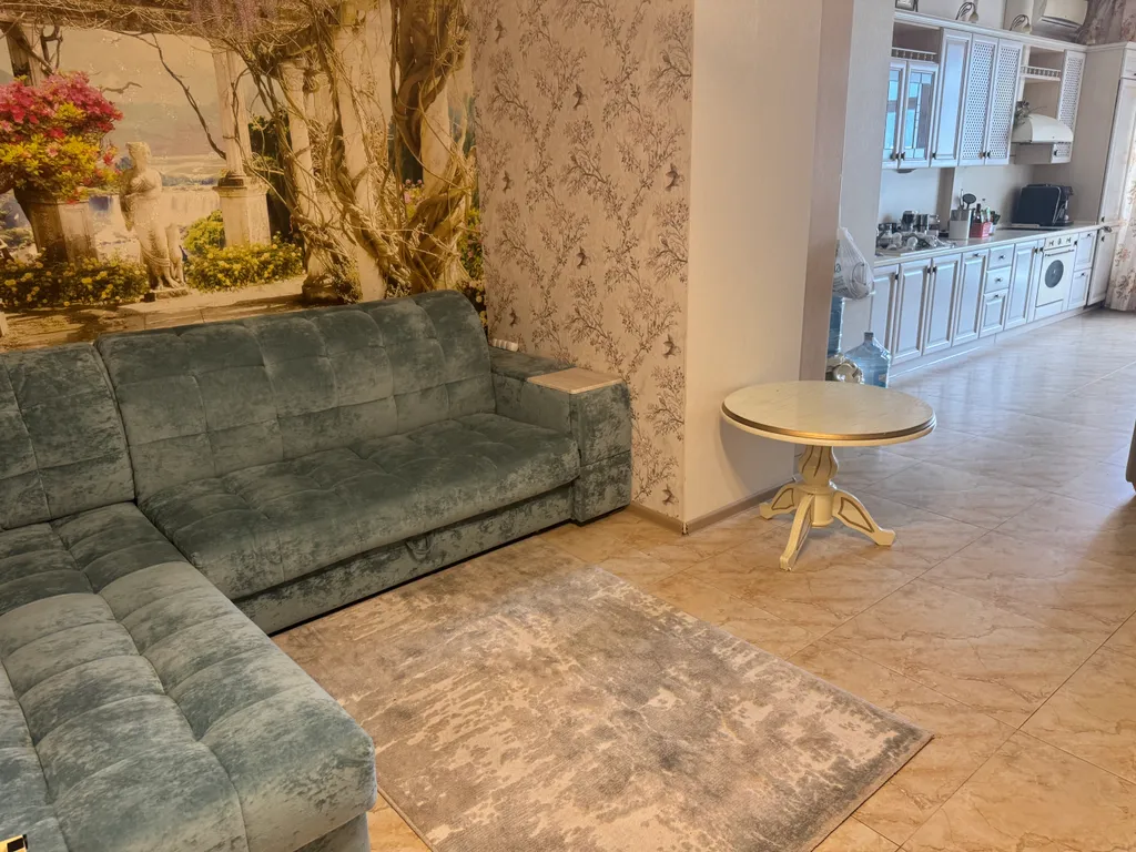 Просторная евродвушка в доме бизнес-класса