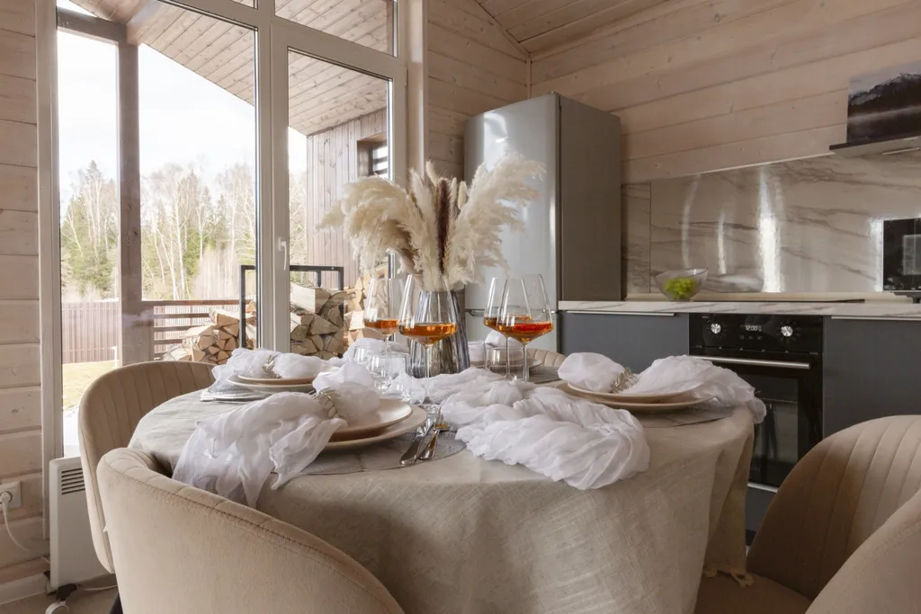 Новый стильный барнхаус с видом на лес