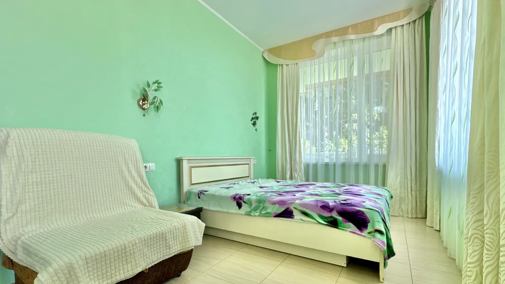 Дом с бассейном в Аутке