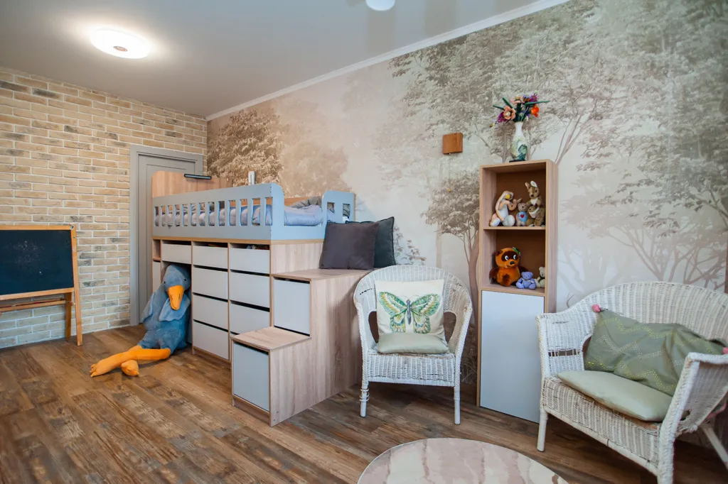 Двухэтажная квартира рядом с зимним лесом