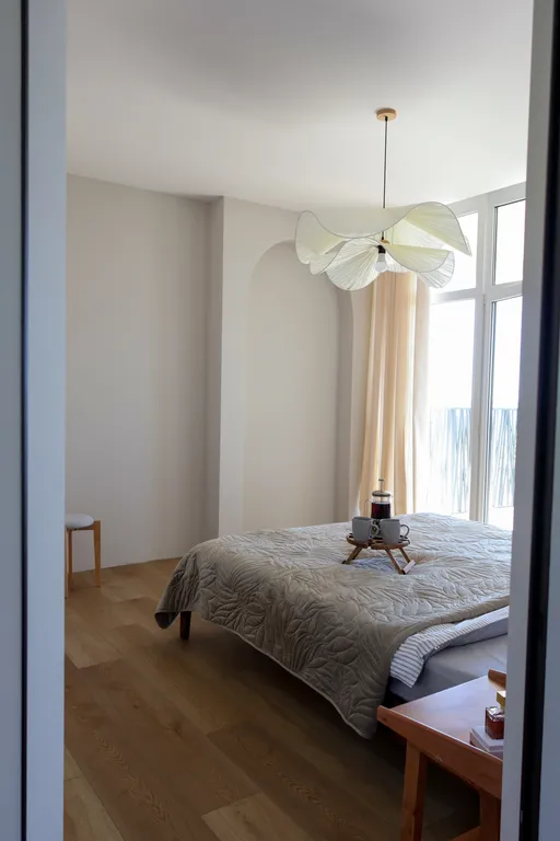 Светлый коттедж с видом на море