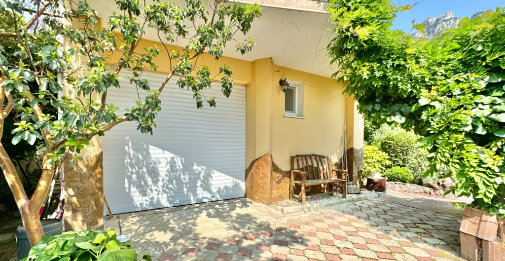 Домик с садом в Кореизе возле ялты