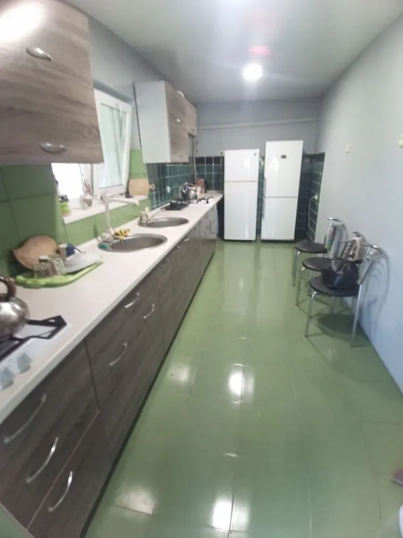 Трёхместная комната, вход с улицы