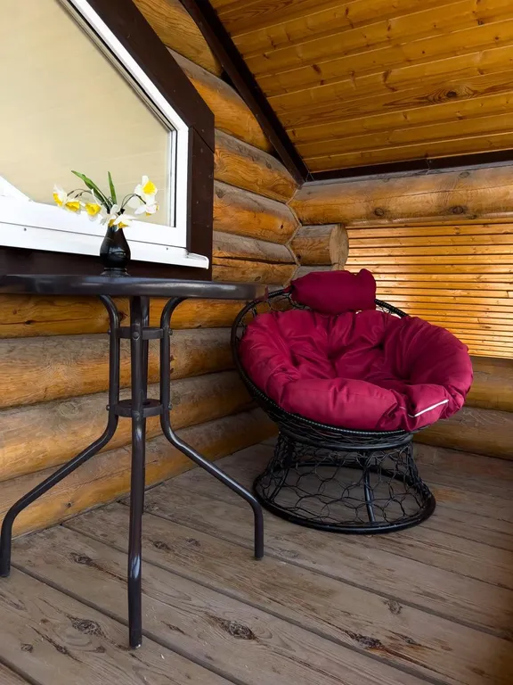 Уютный деревянный дом с видом на горы