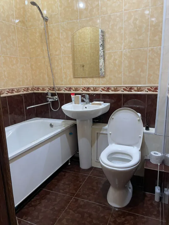 Чистая, просторная квартира ,в 5 минутах от сбора на экскурсии!!!!!!