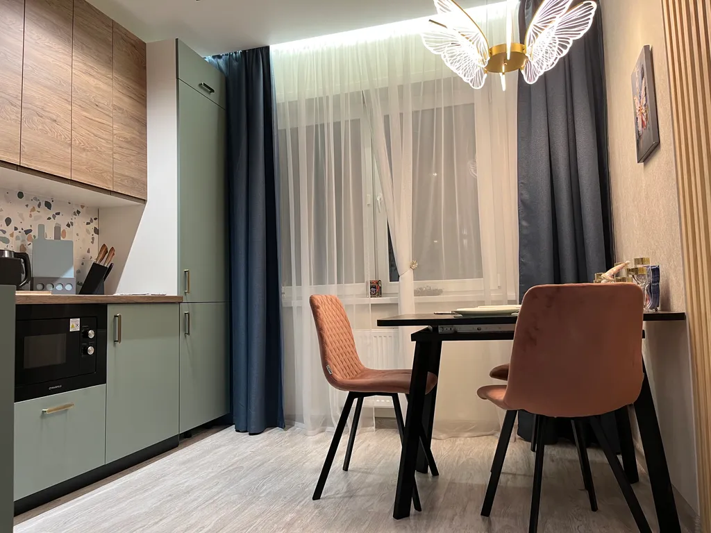 Улучшеные апартаменты баттерфляй с камином в центре