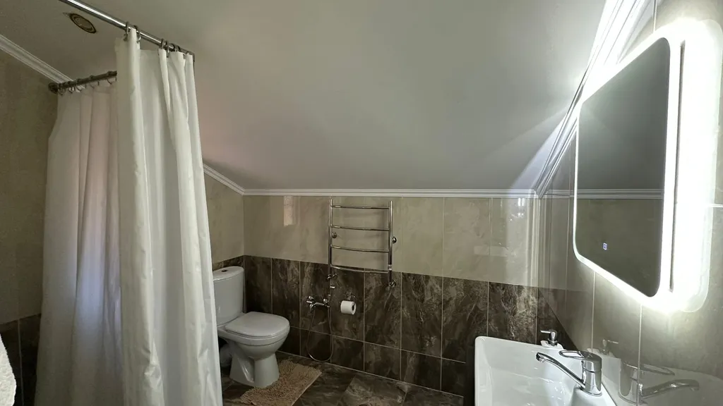 Шале с видом на горы и реку moon house arkhyz