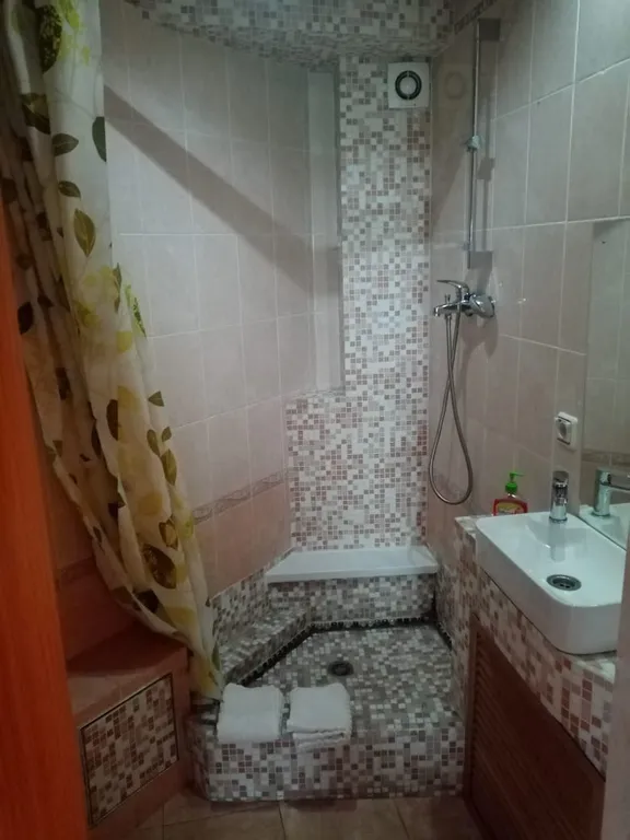 Уютный дом на берегу реки