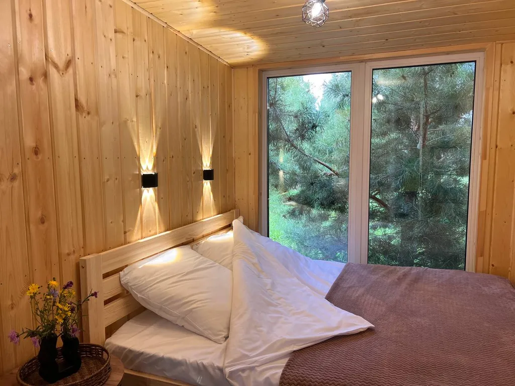 Атмосферный дом в соснах