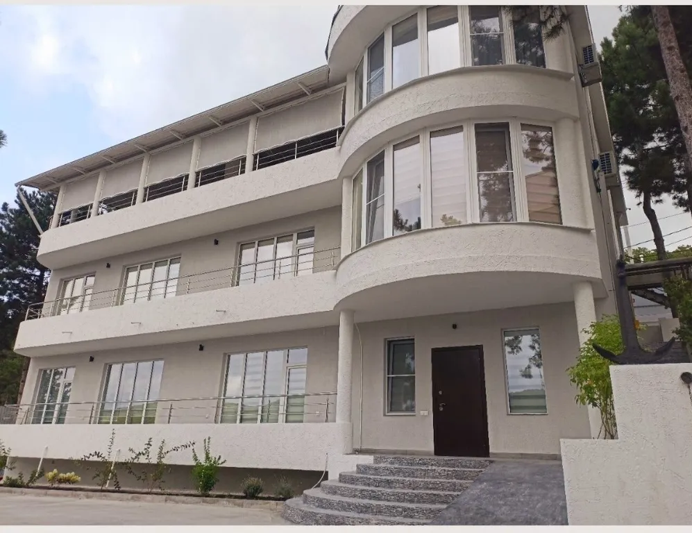 Номер-комфорт с большой террасой с видом на озеро Абрау