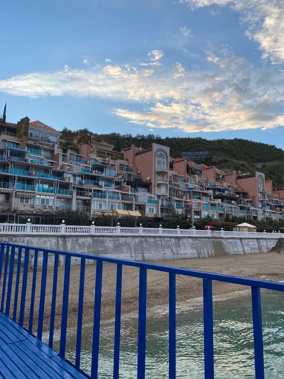 Уютные апартаменты с видом на горы в Элит Лазурном