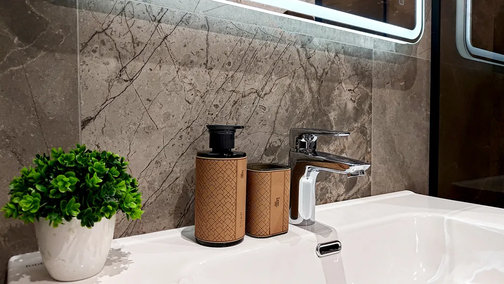 Просторная студия в центрое+бассейн и сауна