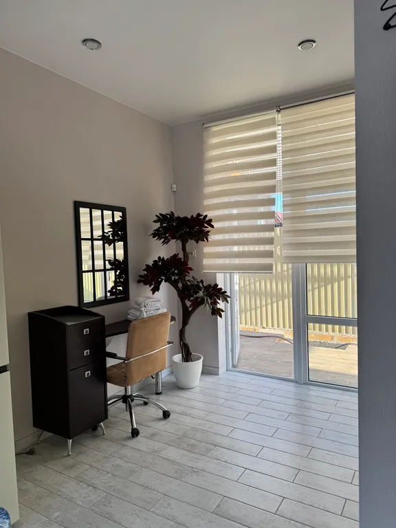 Дом с отдельным въездом и двором