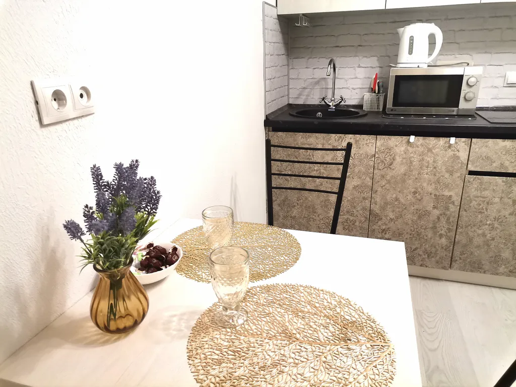 Квартира Современная студия на улице Мельникайте — Тюмень