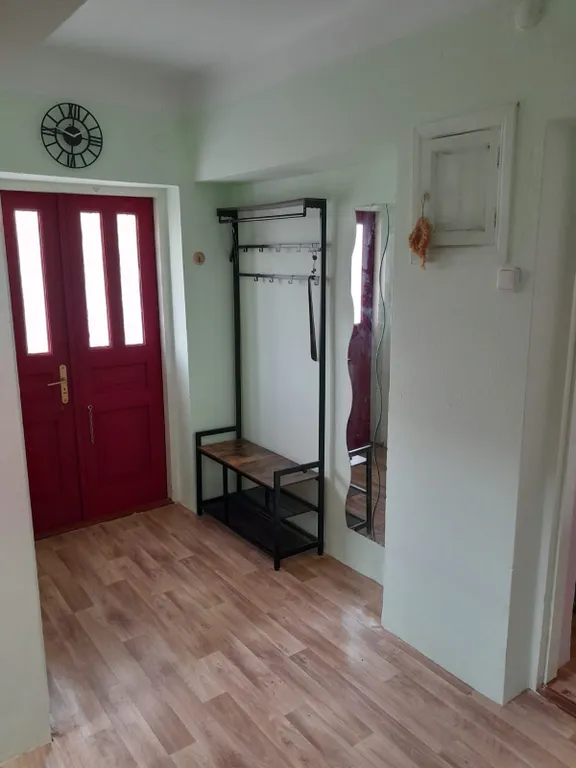 Большой двухэтажный дом с видом на горы