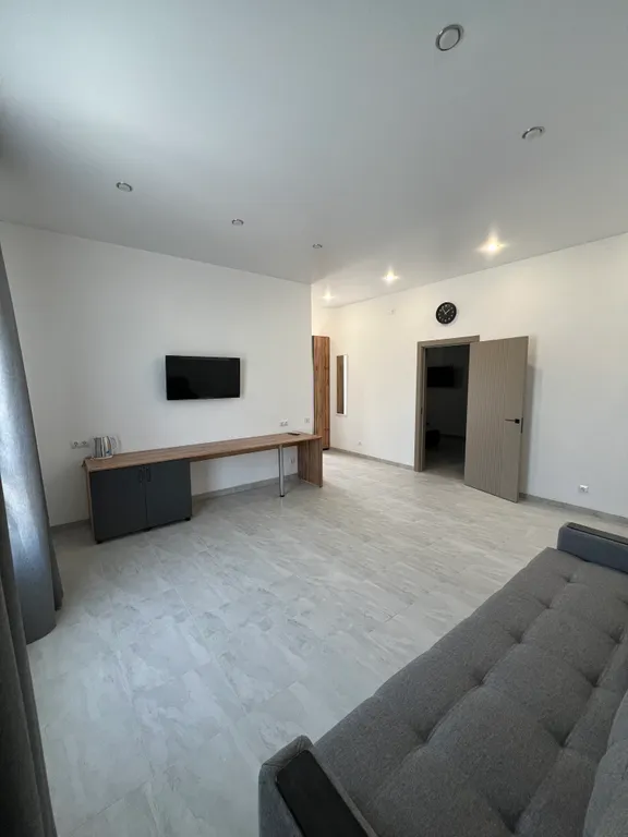 Дом с бассейном и с видом на море и горы