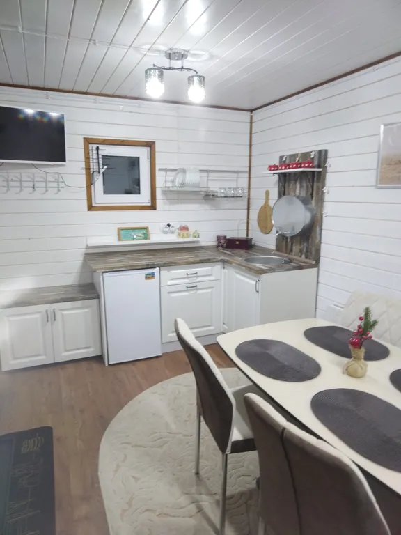 Уютный дом с беседкой в черте города