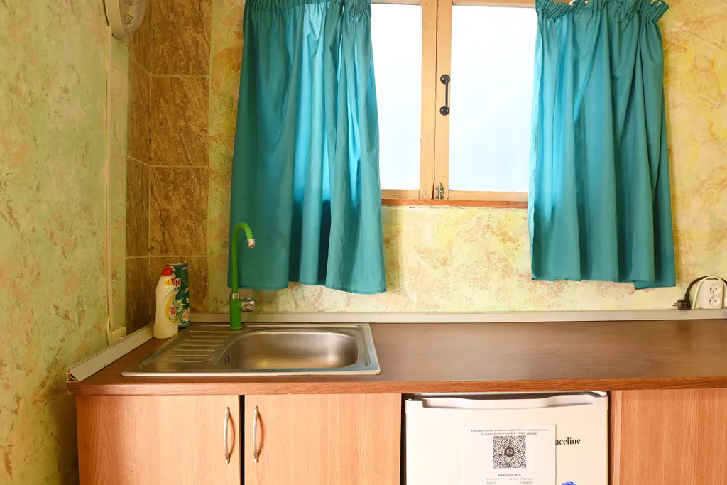 Домик-эконом с террасой и видом на море и горы