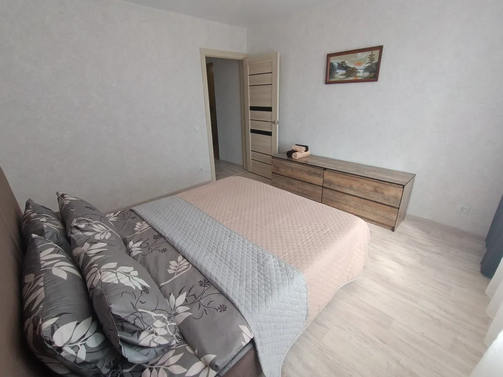 Новая квартира с видом на бухту, Маркхотскийй хребет и гору Колдун