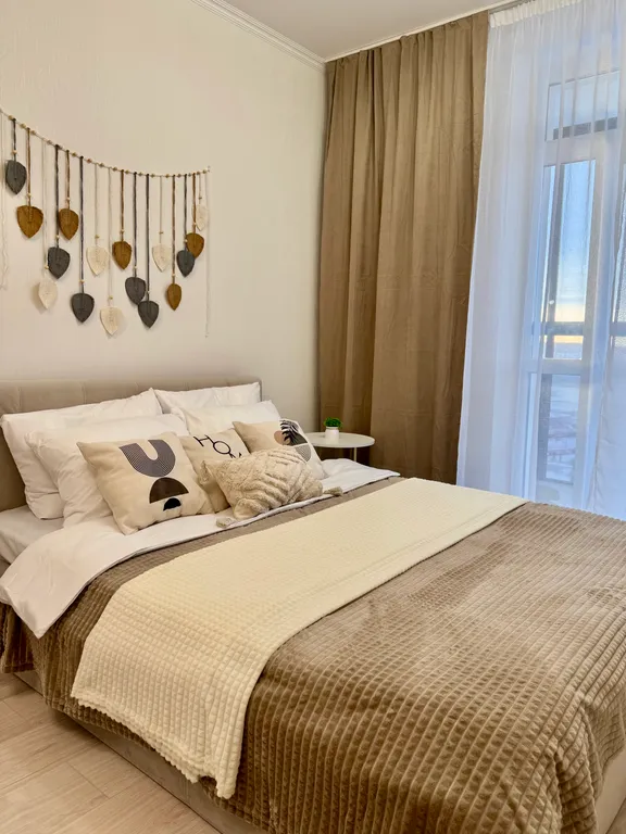 Студия с лоджией и красивым видом