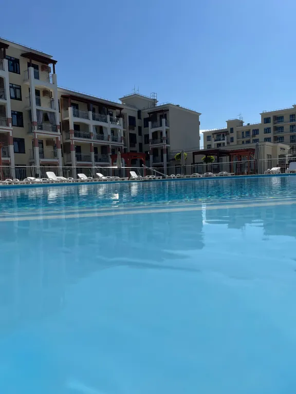 Просторная квартира с видом на бассейн