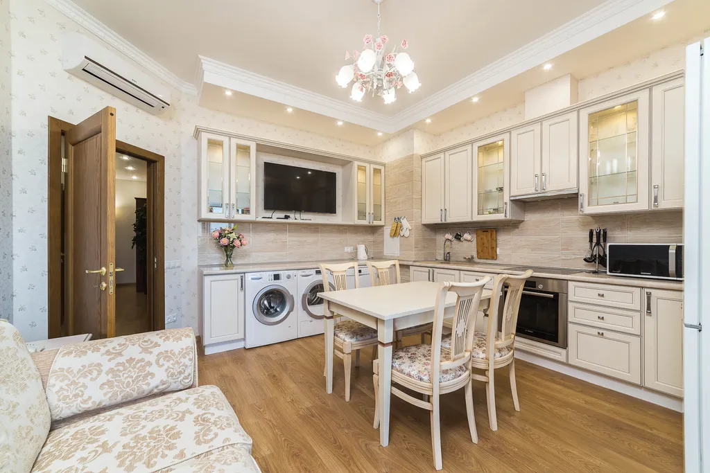 Женская большая комната в квартире