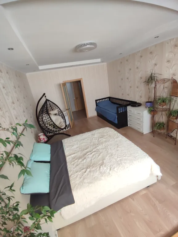 Трешка в центре города с охраняемой парковкой