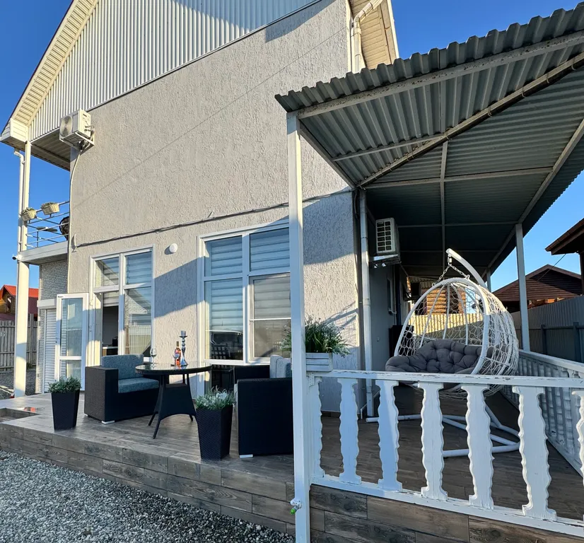 Дом с отдельным въездом и двором